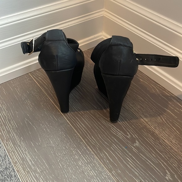 Steve Madden Black Wedges - Picture 3 of 5